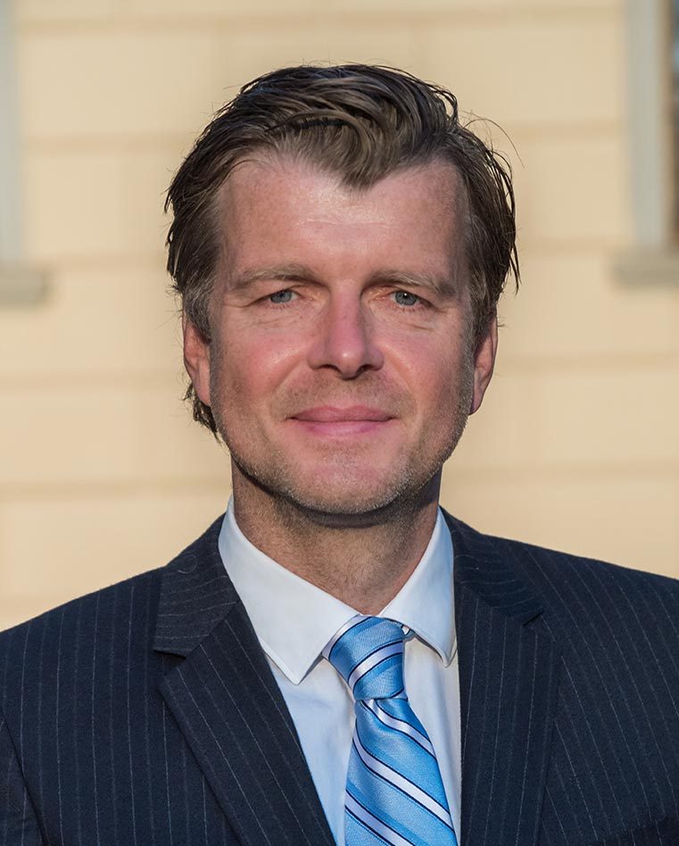 Dr. med. Tobias Schilling, MBA (Portrait)